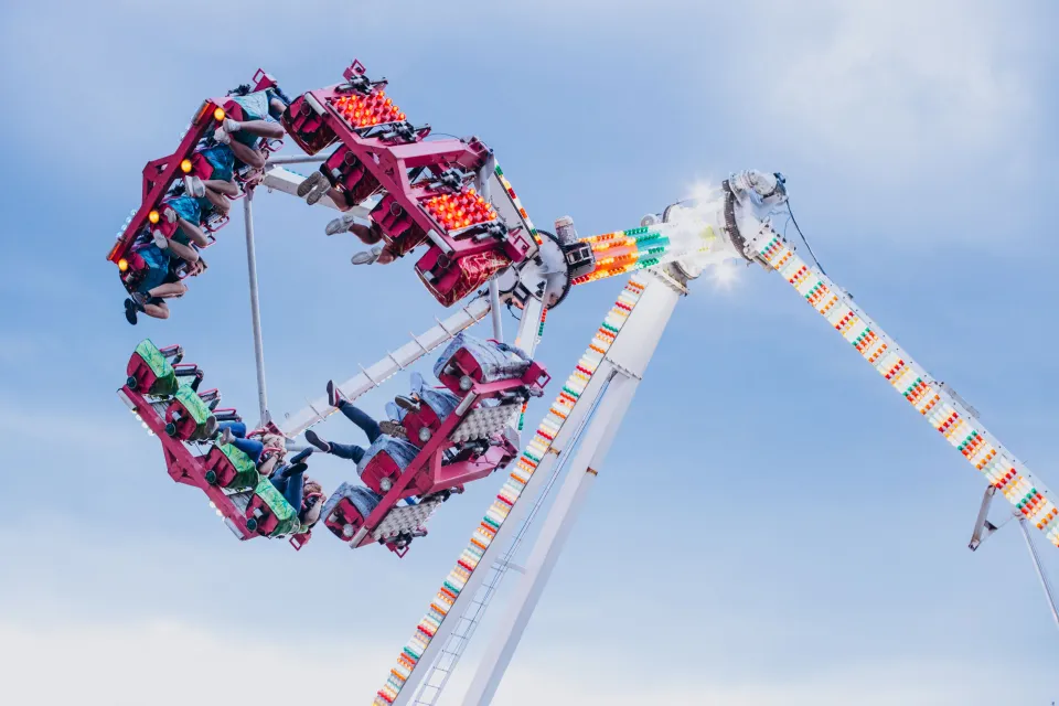 Swing ride for thrill seekers